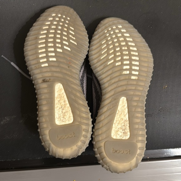 Adidas Yeezy Boost 350 V2 Gray and Red Sneakers - Picture 2 of 2